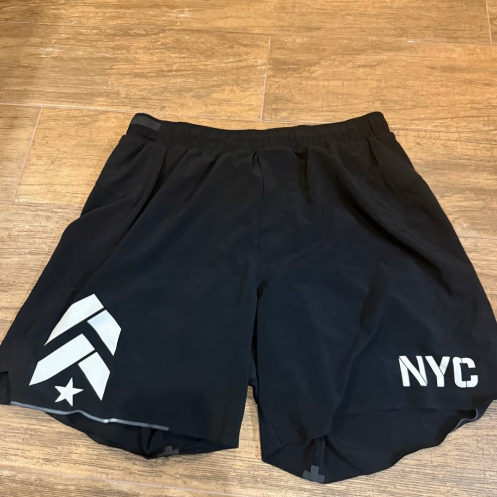 barrys lululemon shorts